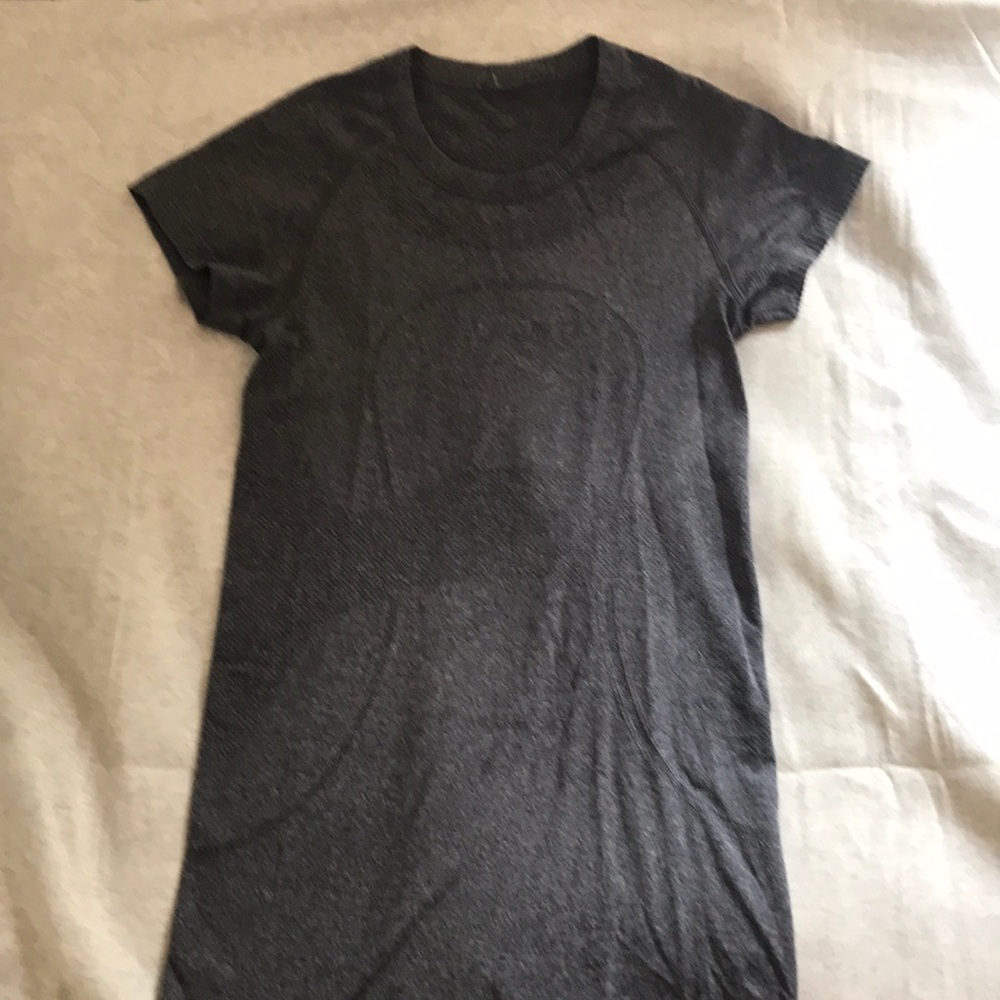 Lululemon short sleeve top